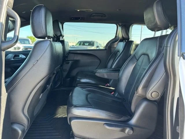 2022 Chrysler Pacifica Hybrid Touring L - Photo 11