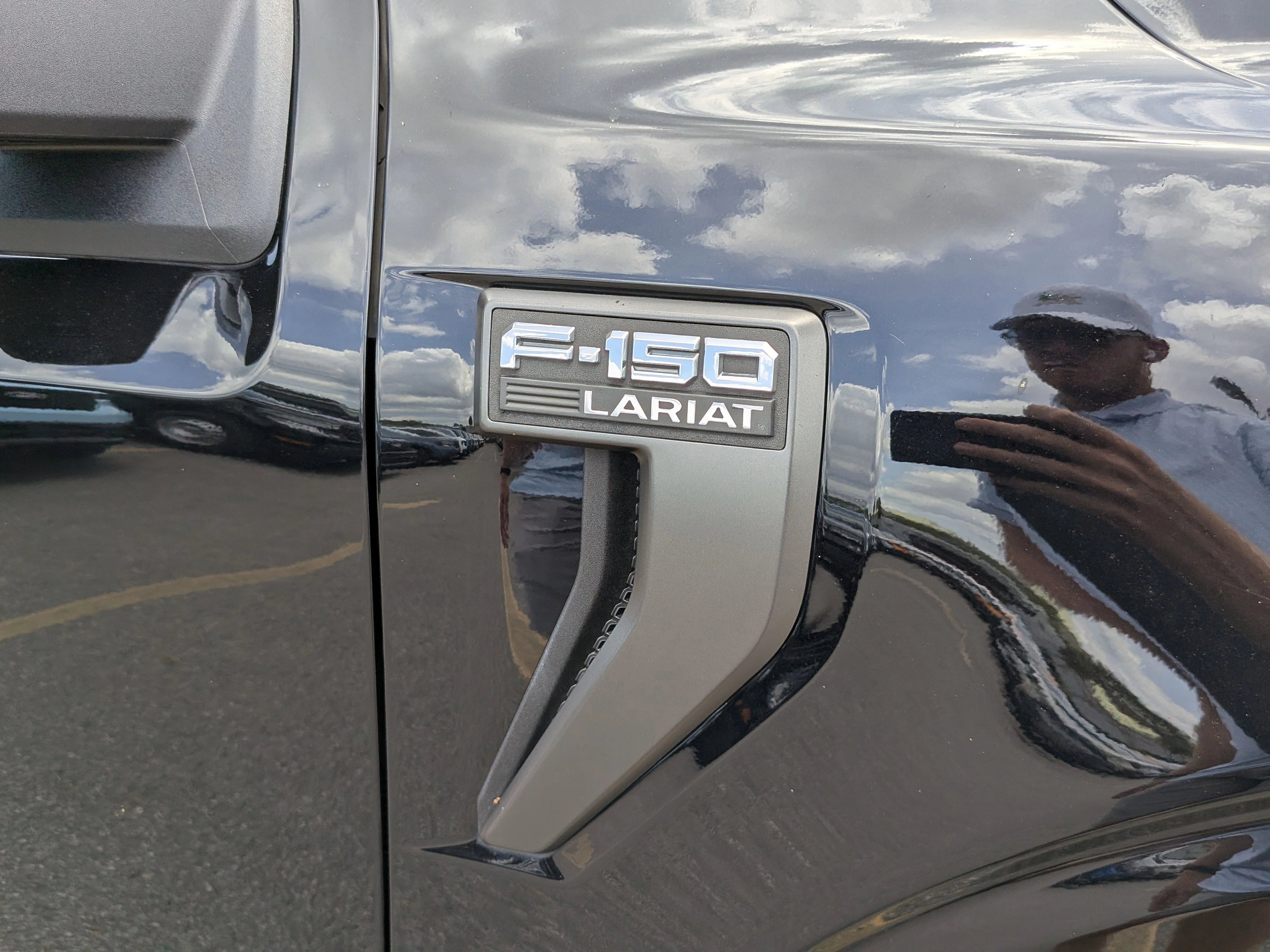 Certified Used 2023 Agate Black Metallic Ford LARIAT image 40