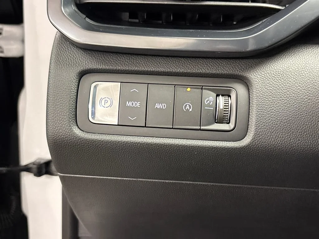 2026 GMC Acadia AT4 - Photo 28