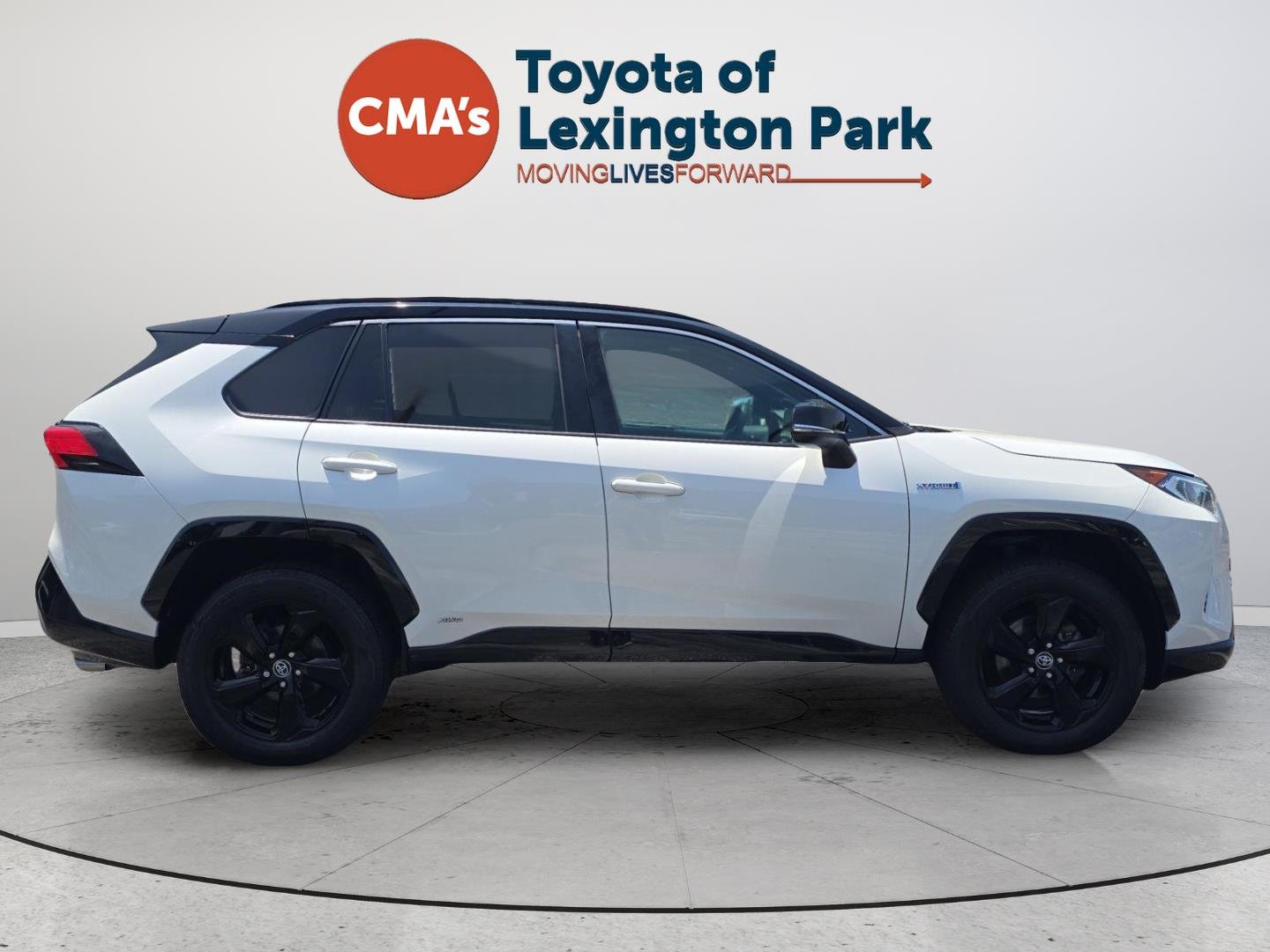 Used 2020 Blizzard Pearl w/Midnight Black Metallic Roof Toyota XSE image 8