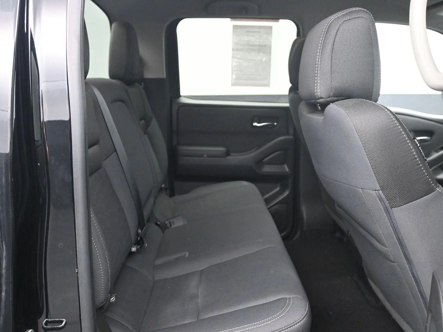 Used 2023  NISSAN  image 9