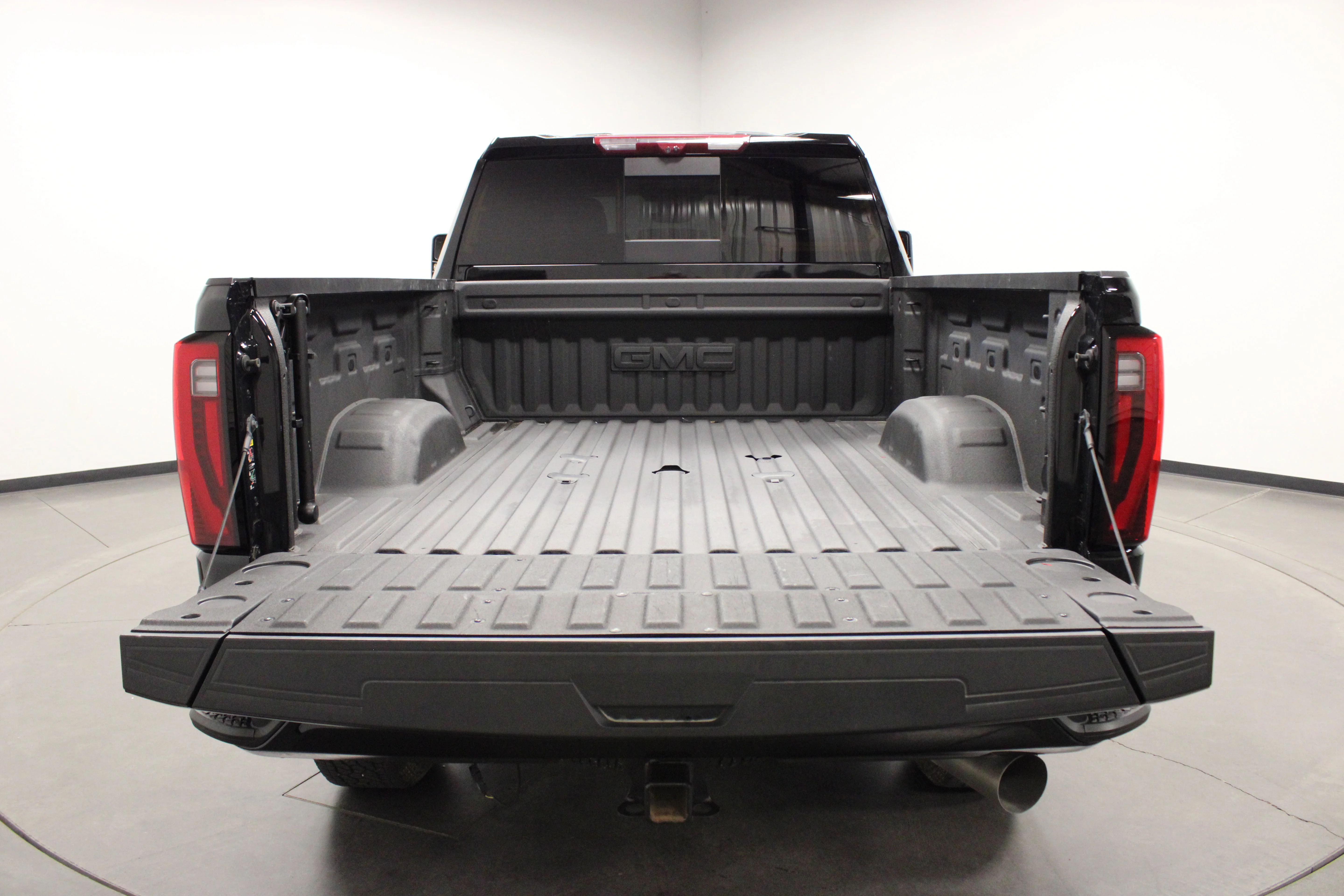 Used 2025 Onyx Black GMC Denali Ultimate image 18