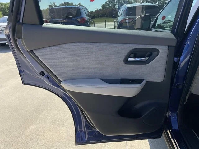 Used 2022 Blue Nissan SV image 9