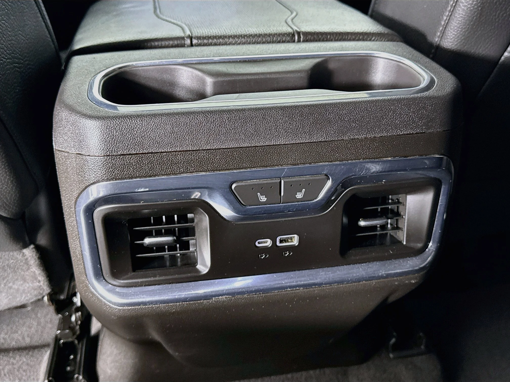 Used 2024 Summit White GMC Denali DRW image 28