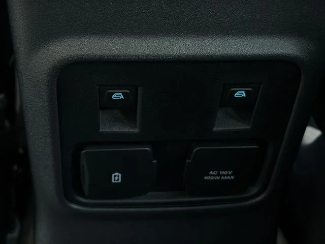 Used 2024 White Ford Badlands image 18