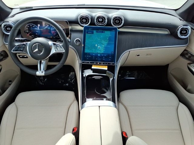 New 2027 White Mercedes-Benz GLC 300 image 4