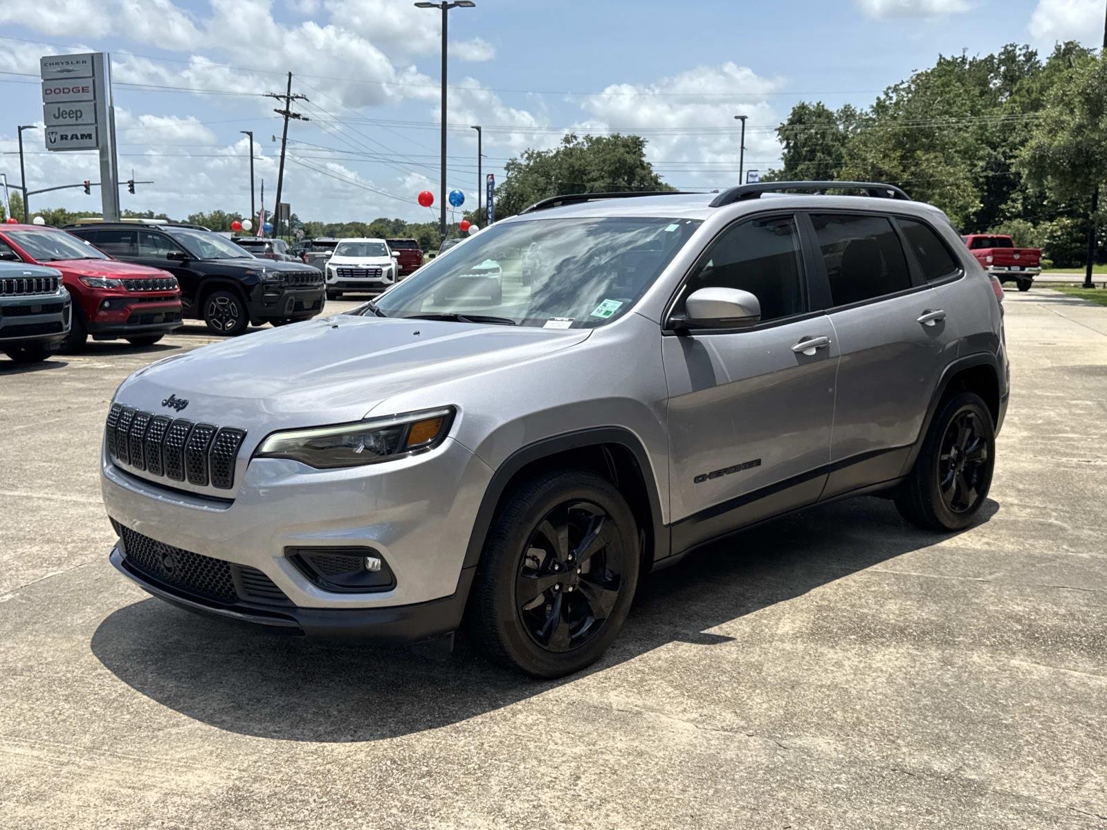 Used 2021 BILLET SILVER METALLIC CLEARCOAT Jeep Altitude image 3