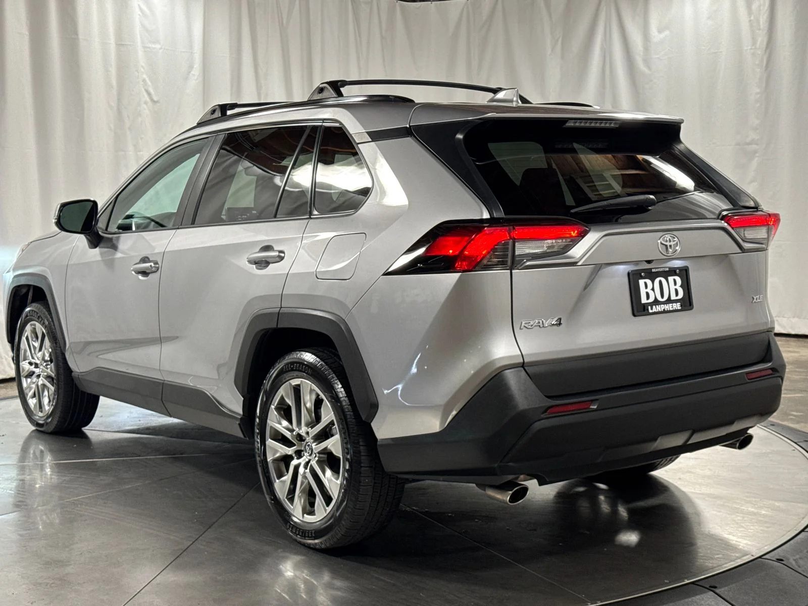 Used 2019 Silver Sky Metallic Toyota XLE Premium image 9