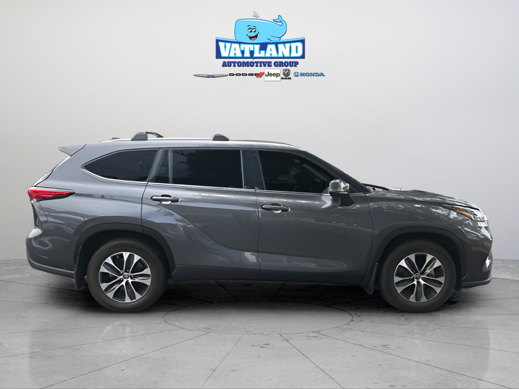 Used 2020 Gray Toyota XLE image 6