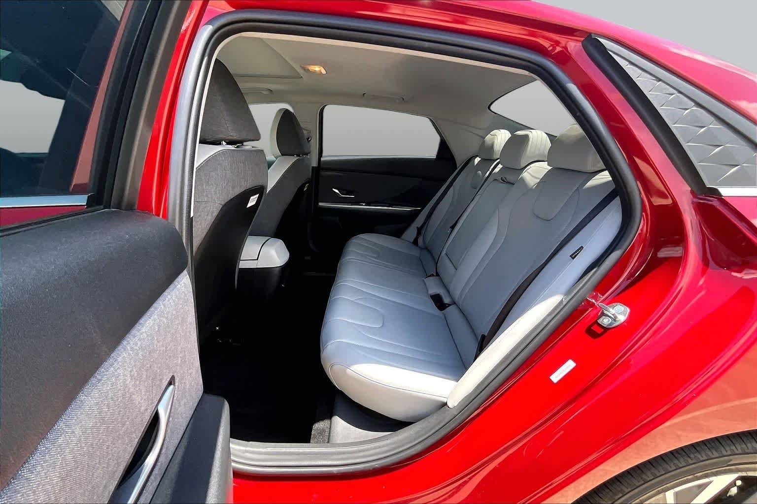 2025 Hyundai Elantra Limited - Photo 18