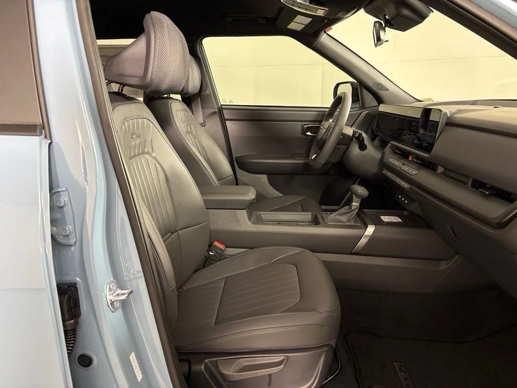 New 2027 Frost Blue / Black Roof Kia X-Line S image 41