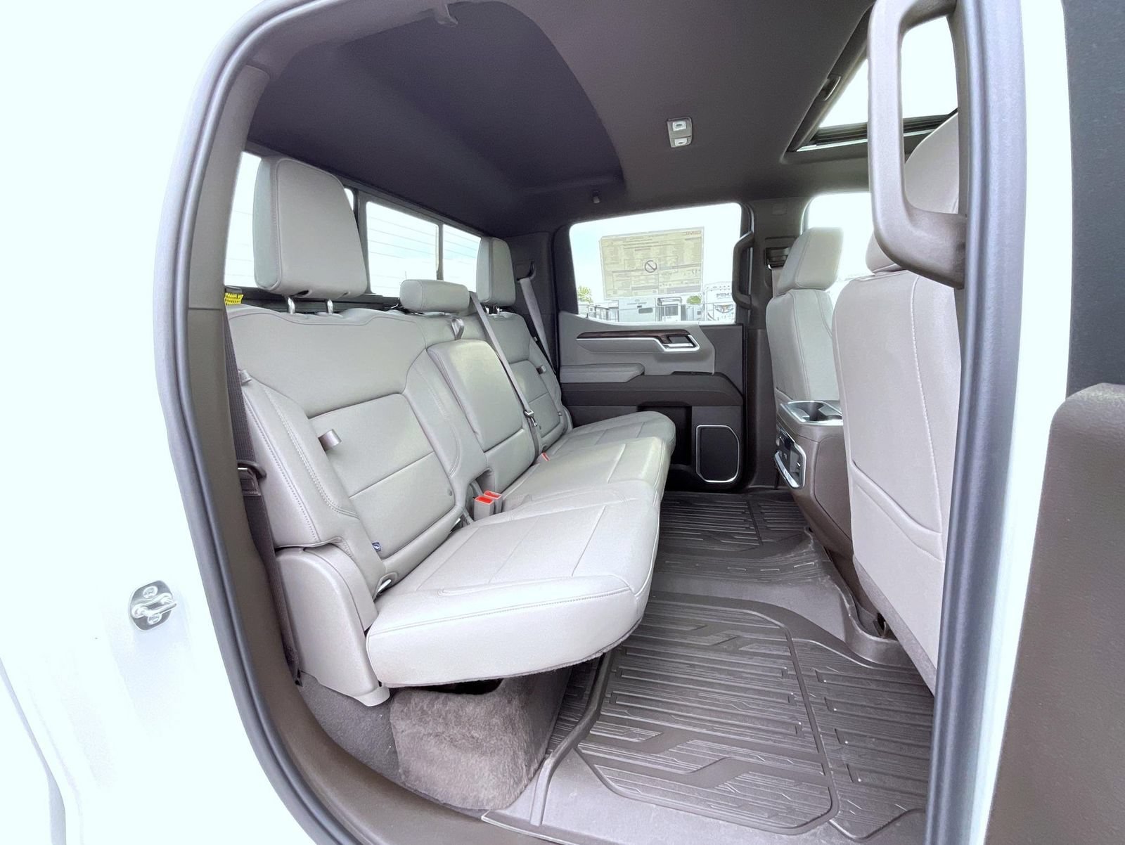 2026 GMC Sierra 1500 SLT - Photo 18