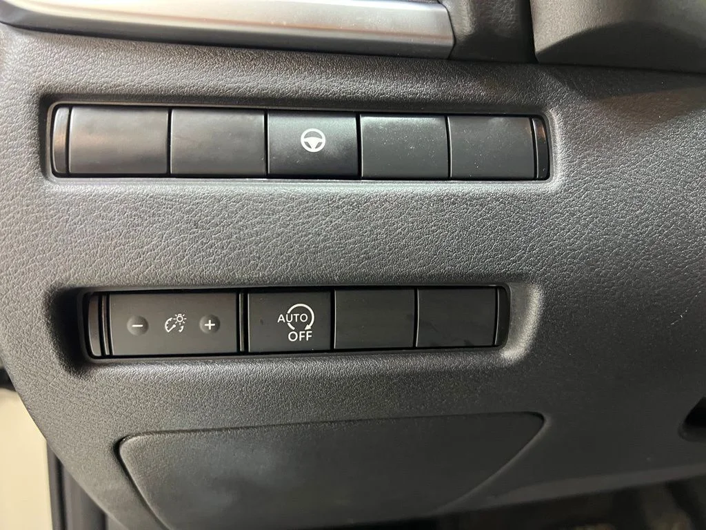 Used 2023 White Nissan SV image 18