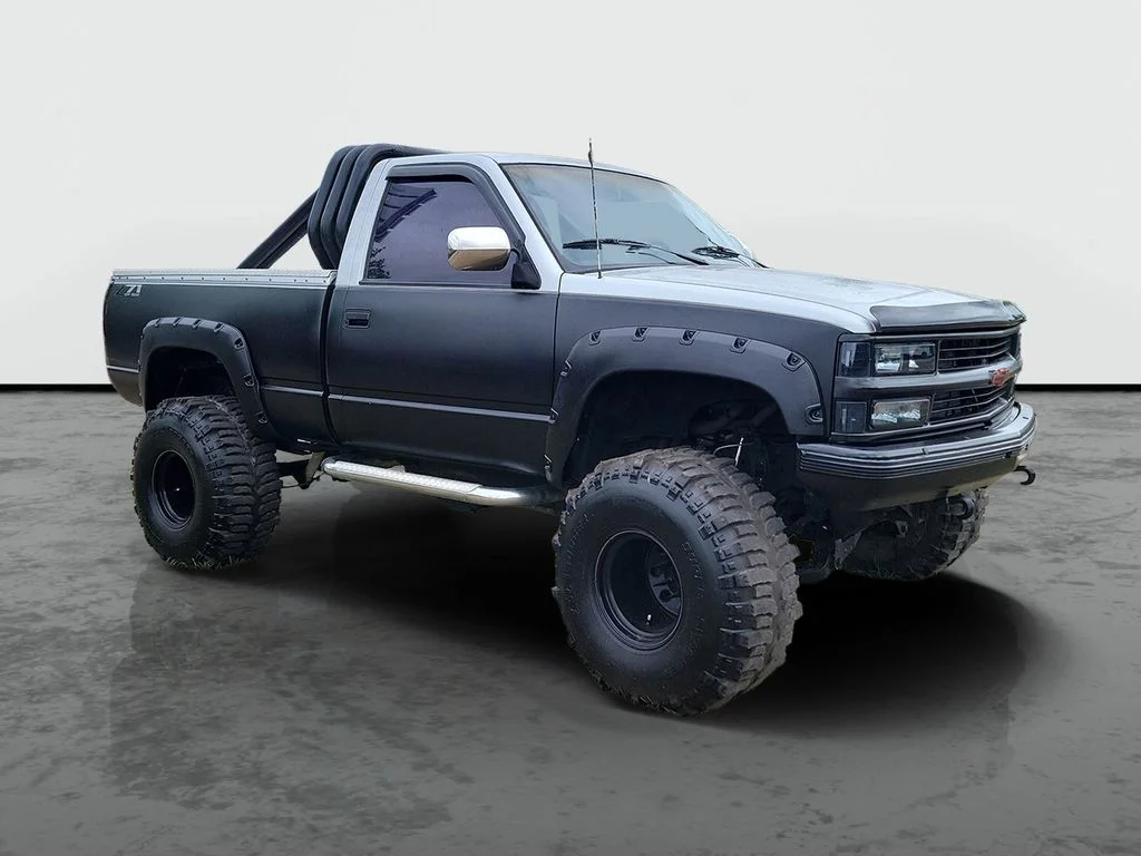 Used 1988 Silver Chevrolet  image 1