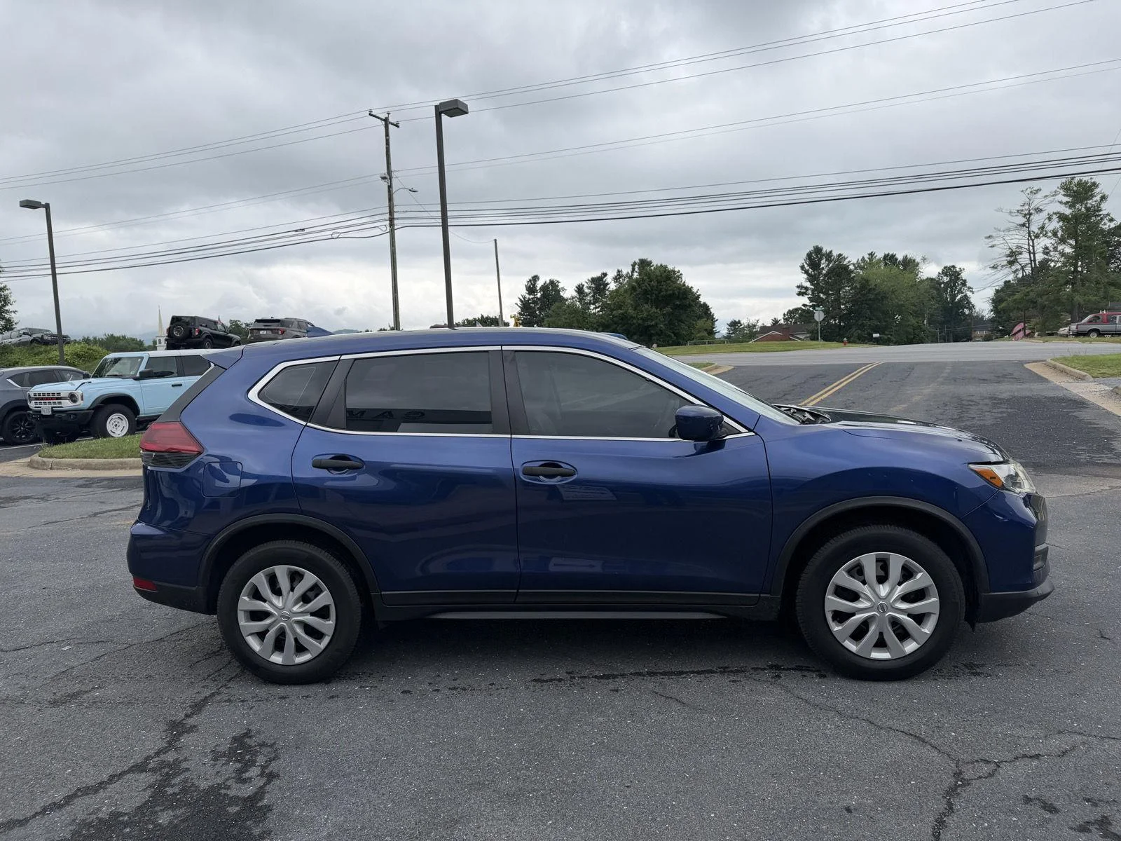 Used 2019 Caspian Blue Metallic Nissan S image 5