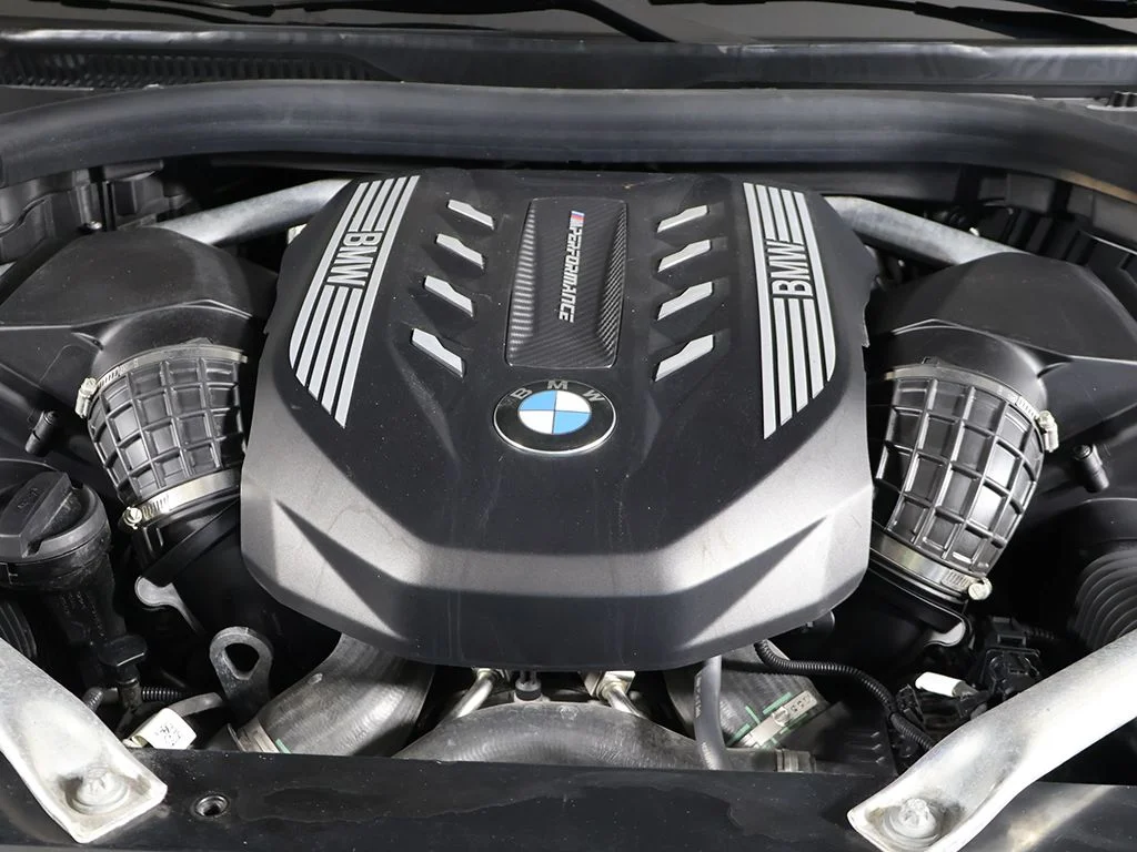 Used 2021 White BMW M50i image 19