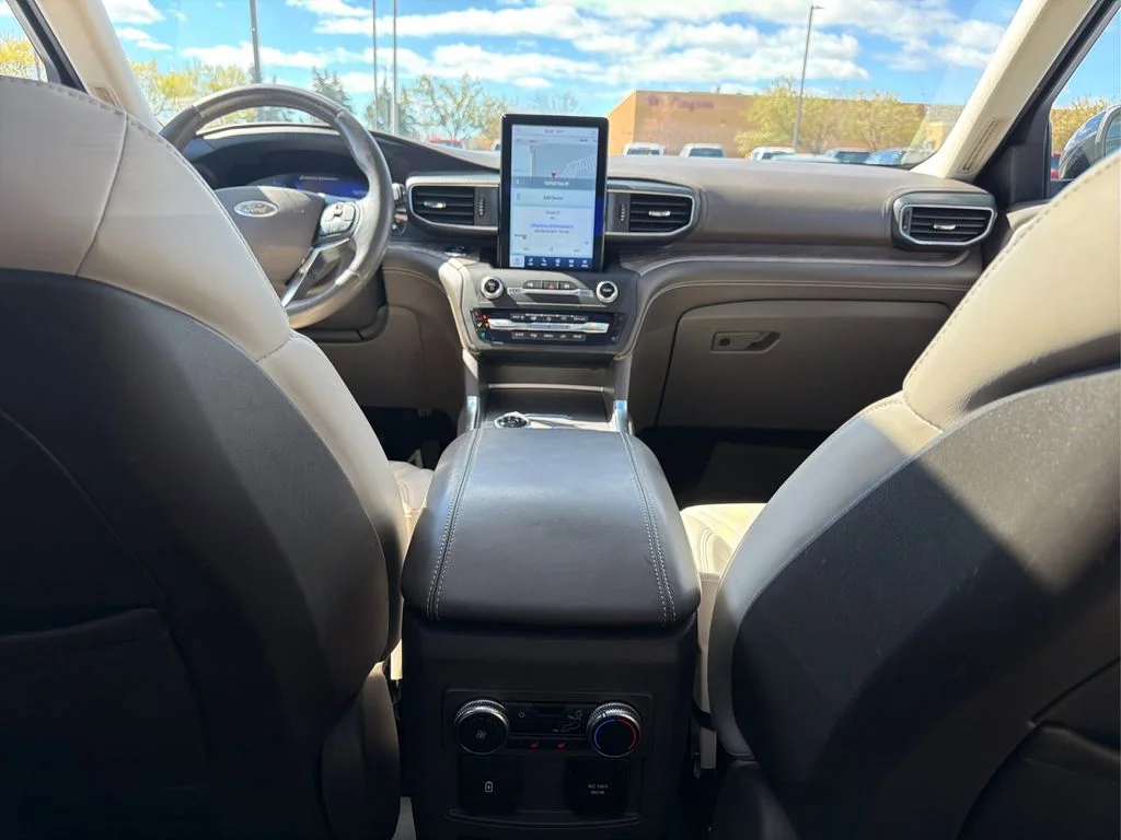 Used 2020 White Metallic Ford Platinum image 18