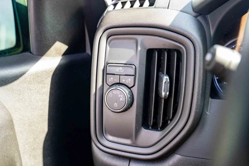 Used 2022 Gray Chevrolet Custom image 11