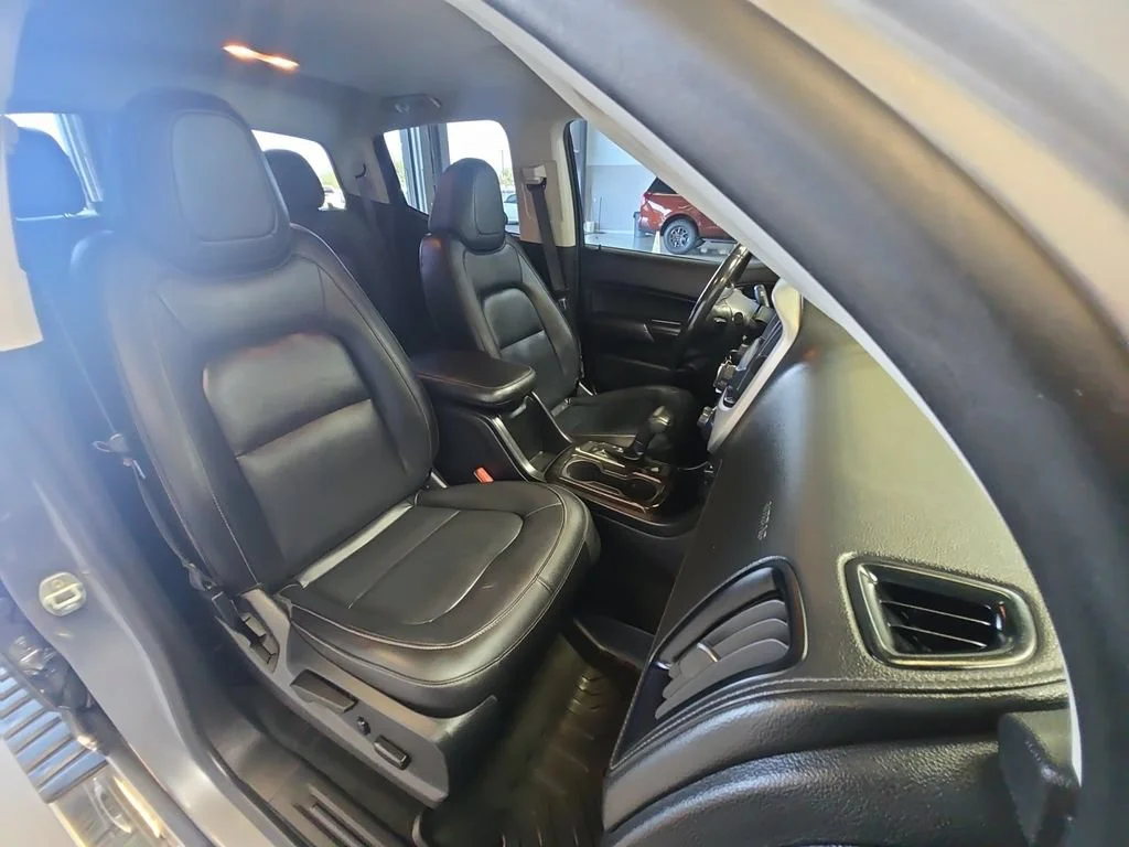 Used 2018 SATIN STEEL METALLIC GMC 4WD SLT image 26