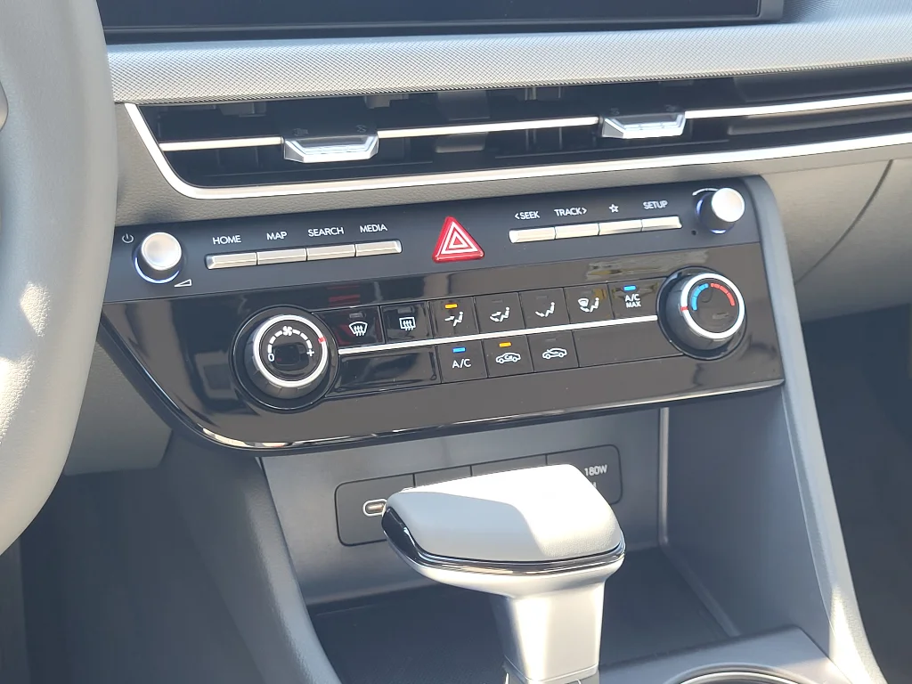 New 2026 Abyss Black Hyundai SE image 16