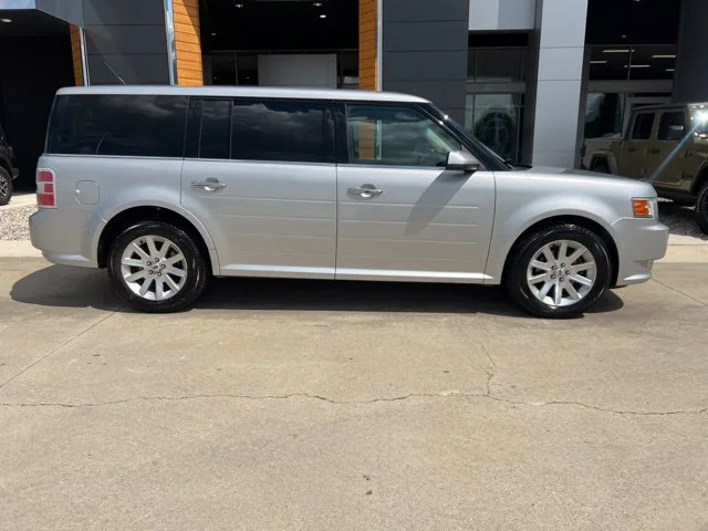 Used 2009 Silver Ford SEL image 2