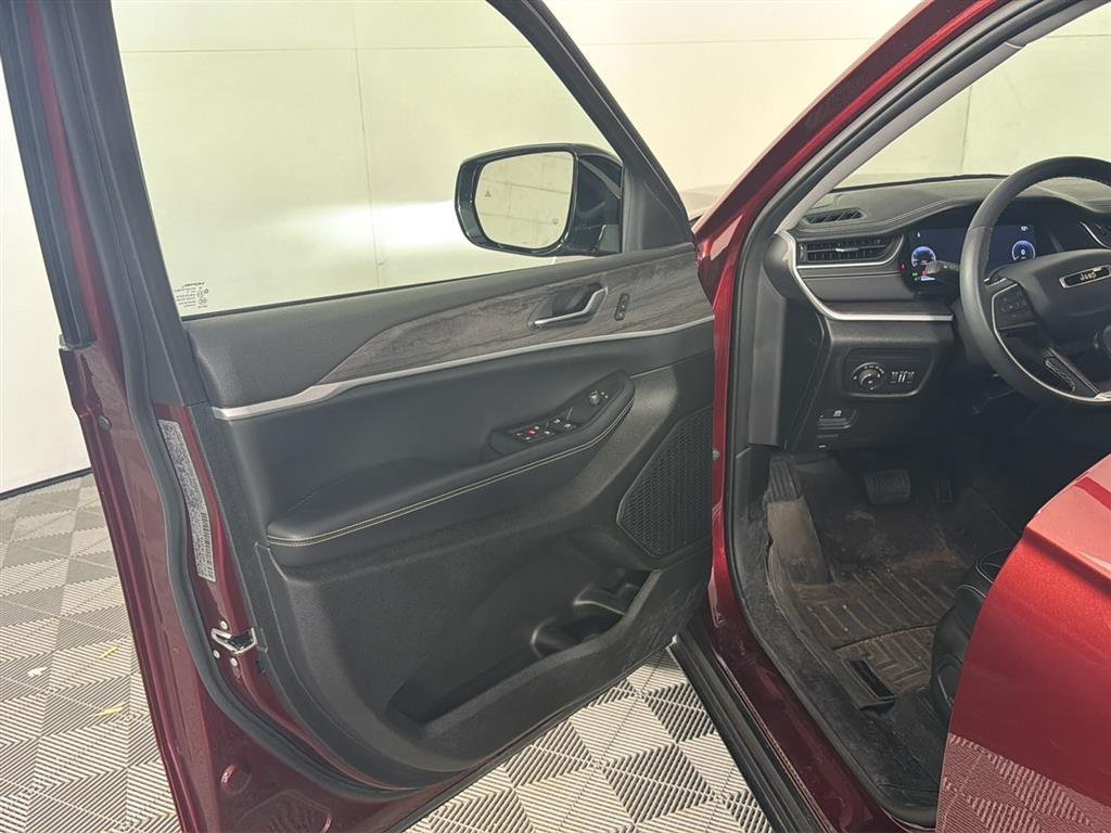 Used 2023 Velvet Red Pearlcoat Jeep Limited image 8