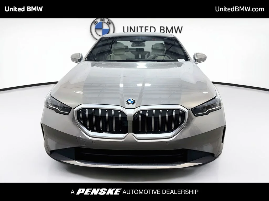 New 2027 Oxide Grey Metallic BMW 530i image 2