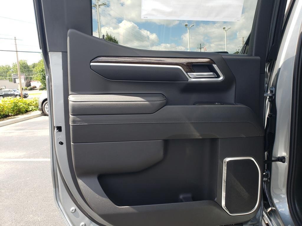 New 2026 Sterling Metallic GMC Elevation image 14