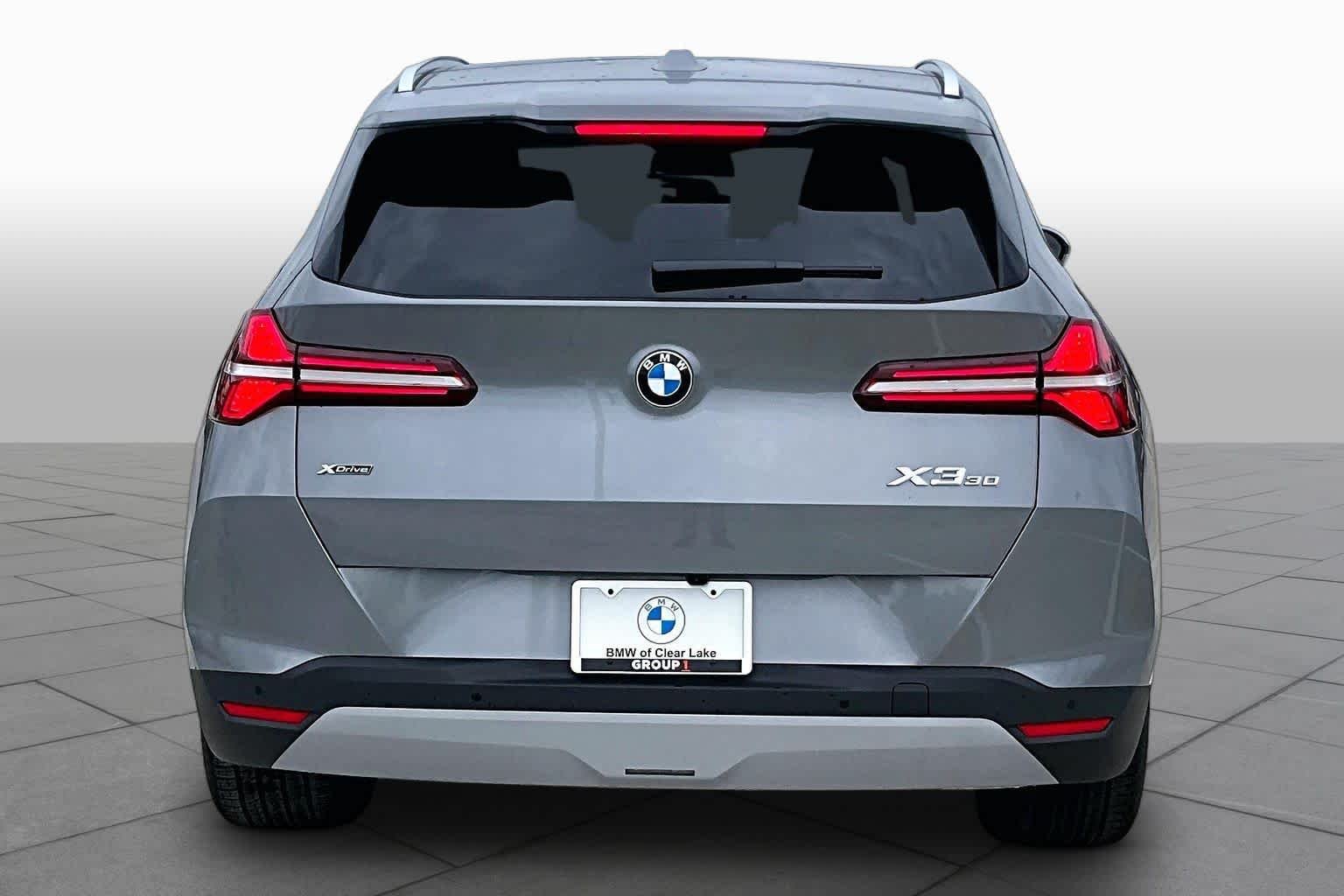 Used 2026 Skyscraper Grey Metallic BMW 30 xDrive image 4
