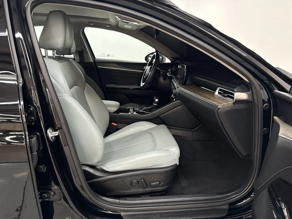 Used 2024 Ebony Black Kia EX image 18