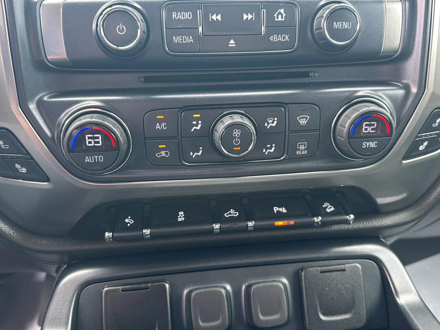 Used 2018 Iridescent Pearl Tricoat Chevrolet LTZ image 7