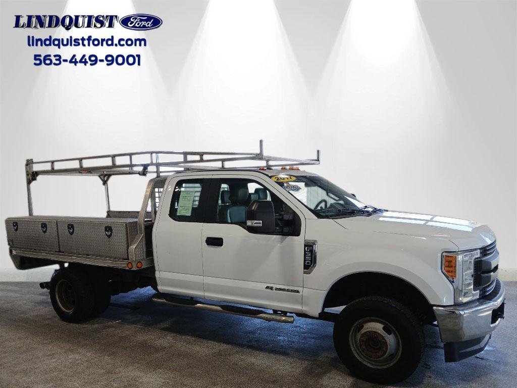 2017 Ford F-350 Super Duty Chassis Cab XL
