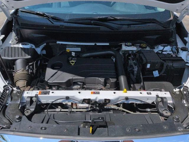 Used 2023 White GMC SLE image 31