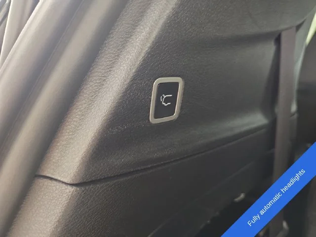 Used 2025 Fathom Blue Pearlcoat Chrysler Select image 16