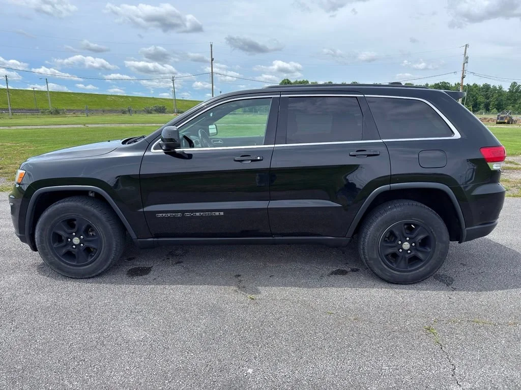 Used 2017 Black Jeep Laredo image 15