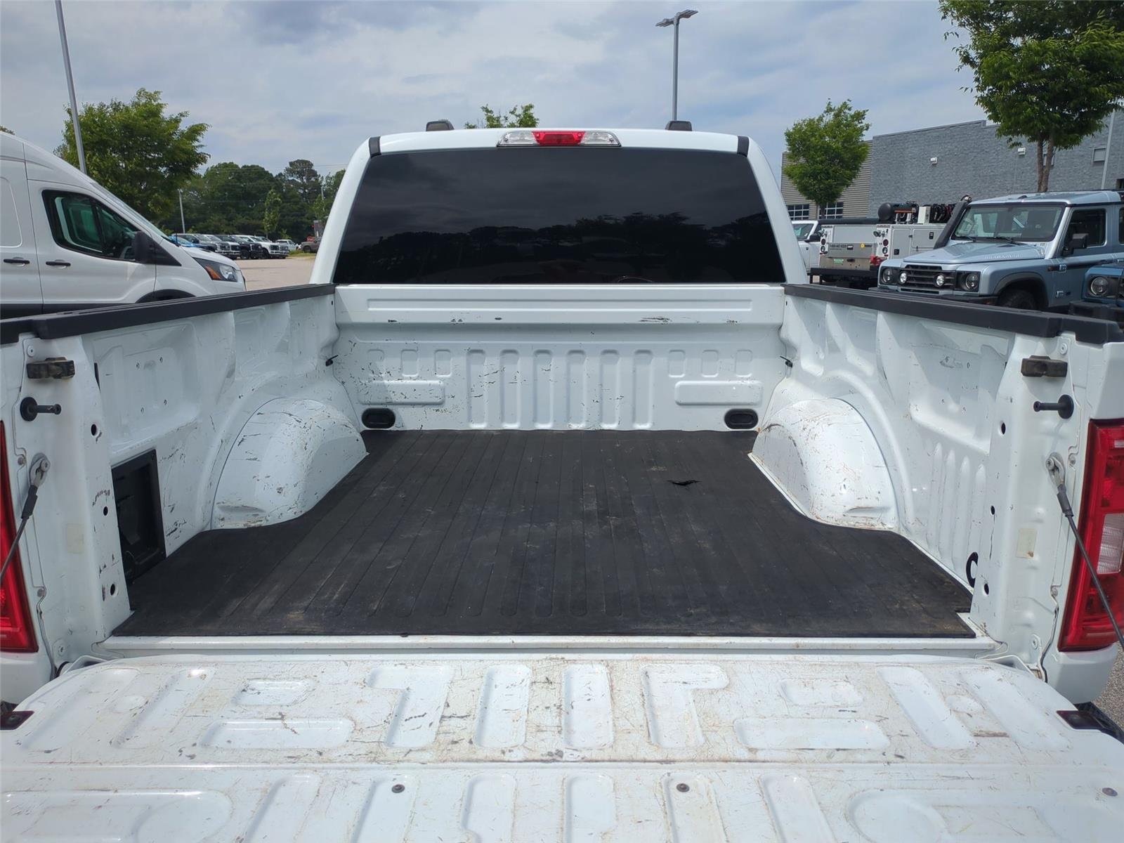 Used 2023 Oxford White Ford XL image 34