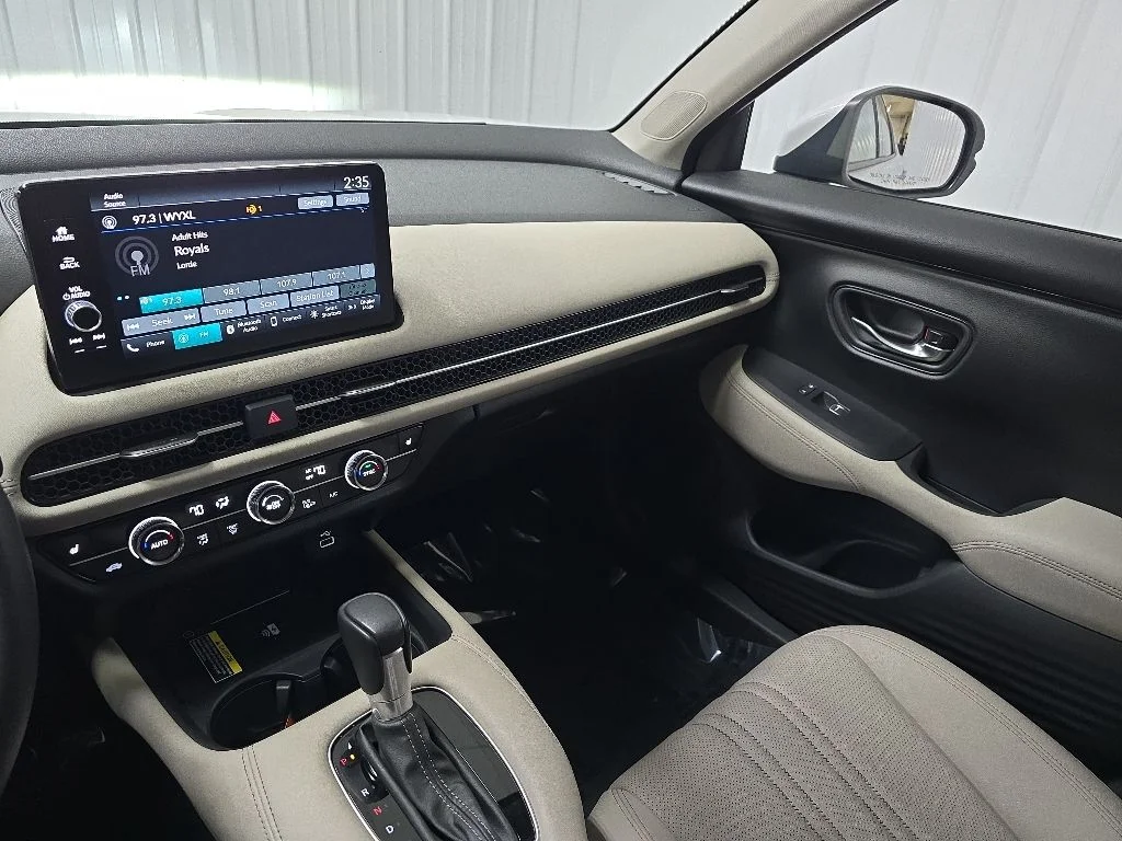 Used 2024 White Honda EX-L image 26