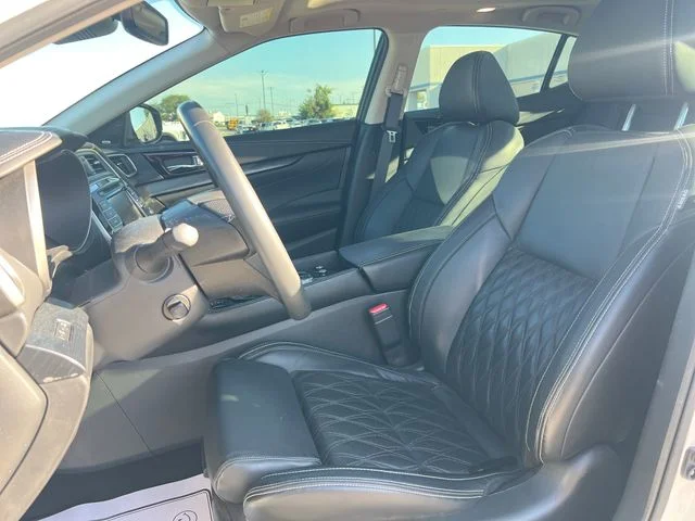 Used 2023 White Nissan Platinum image 34