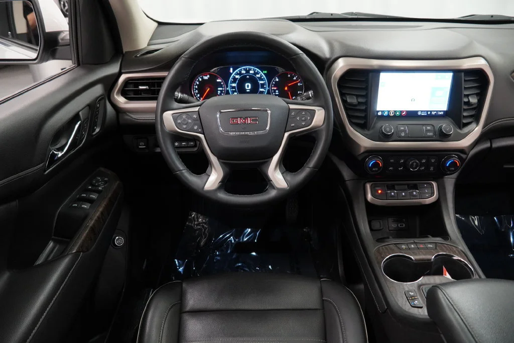 Used 2023 White Frost Tricoat GMC Denali image 16