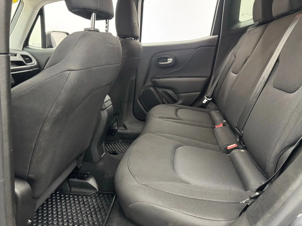 Used 2023 Graphite Gray Jeep Latitude image 39