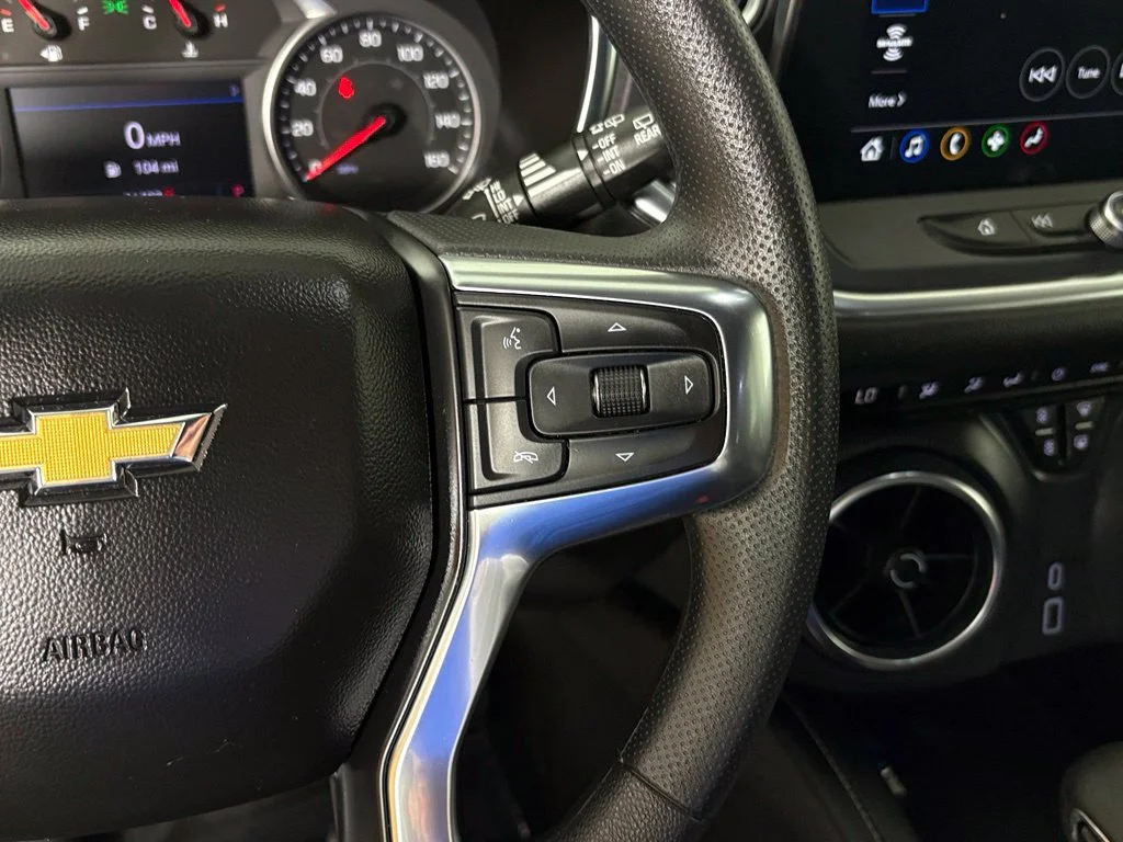 Used 2025 White Chevrolet LT image 20