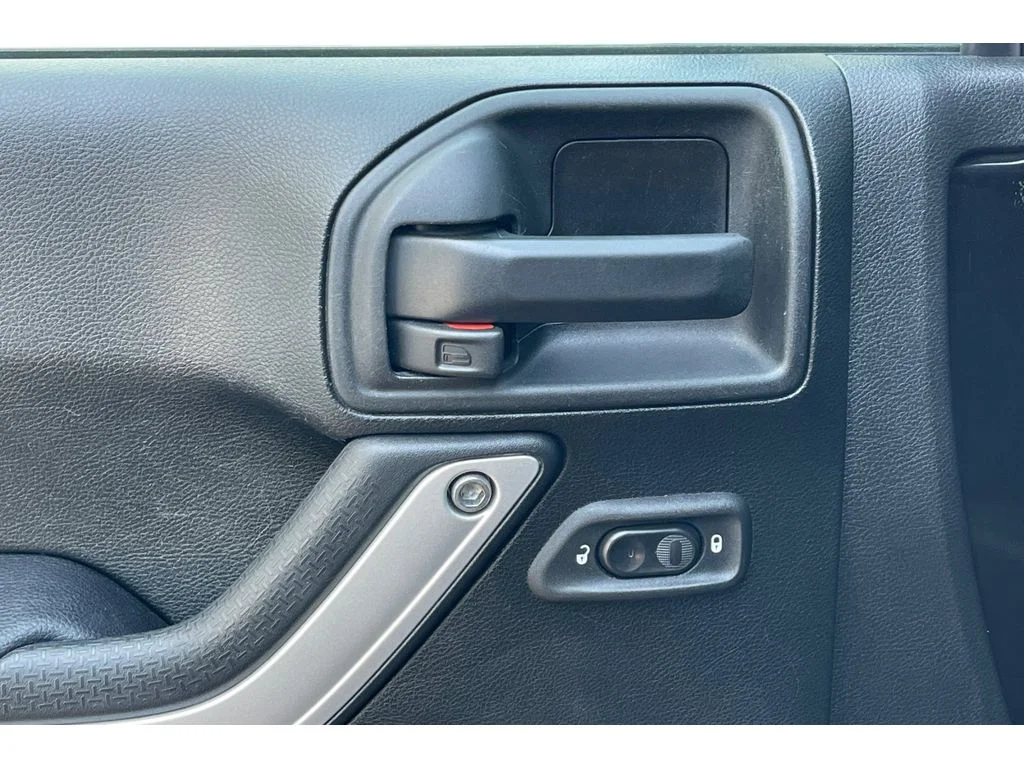 Used 2017 Black Clearcoat Jeep Sahara image 12