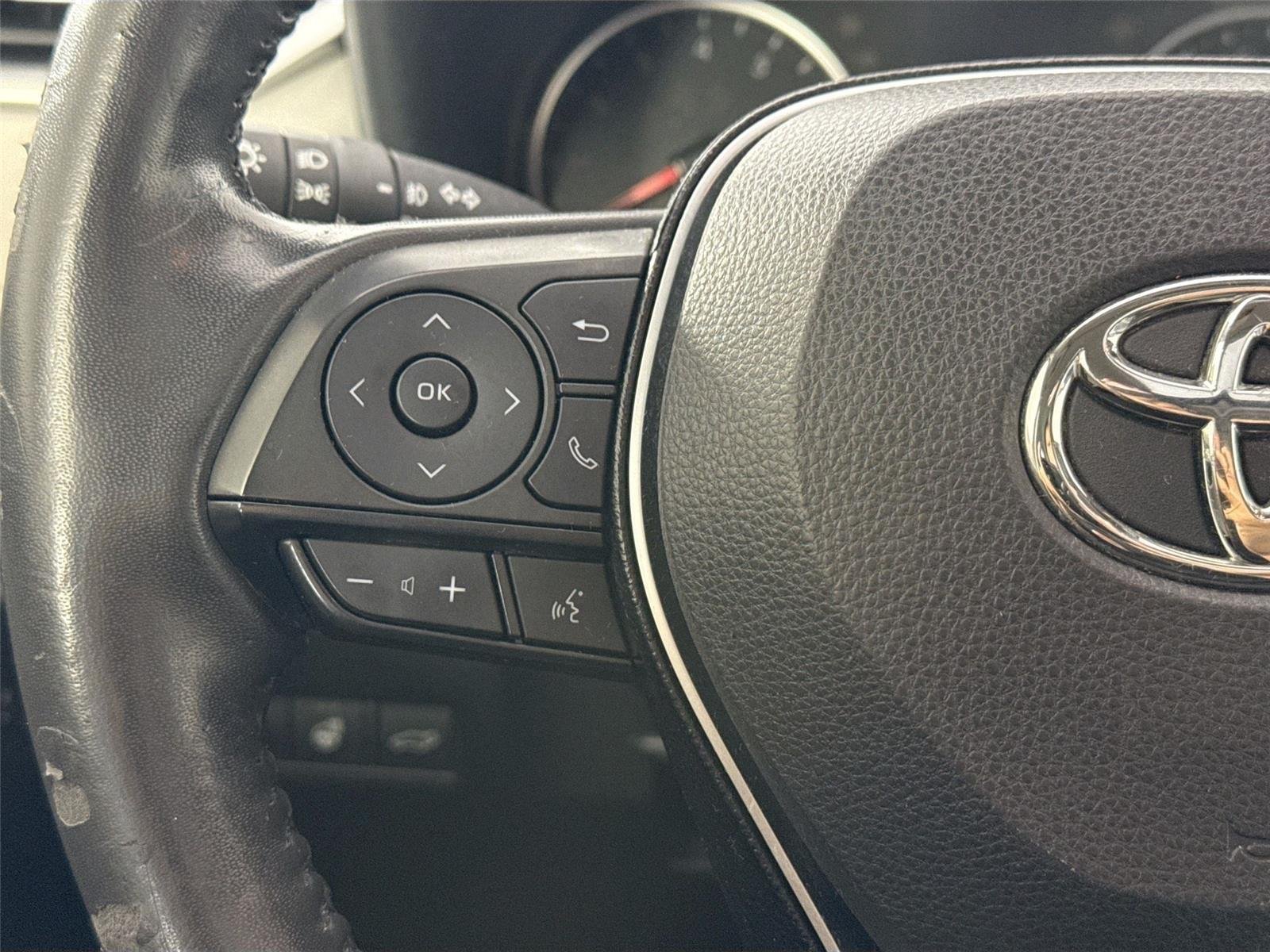 Used 2020 Magnetic Gray Metallic Toyota XLE Premium image 17