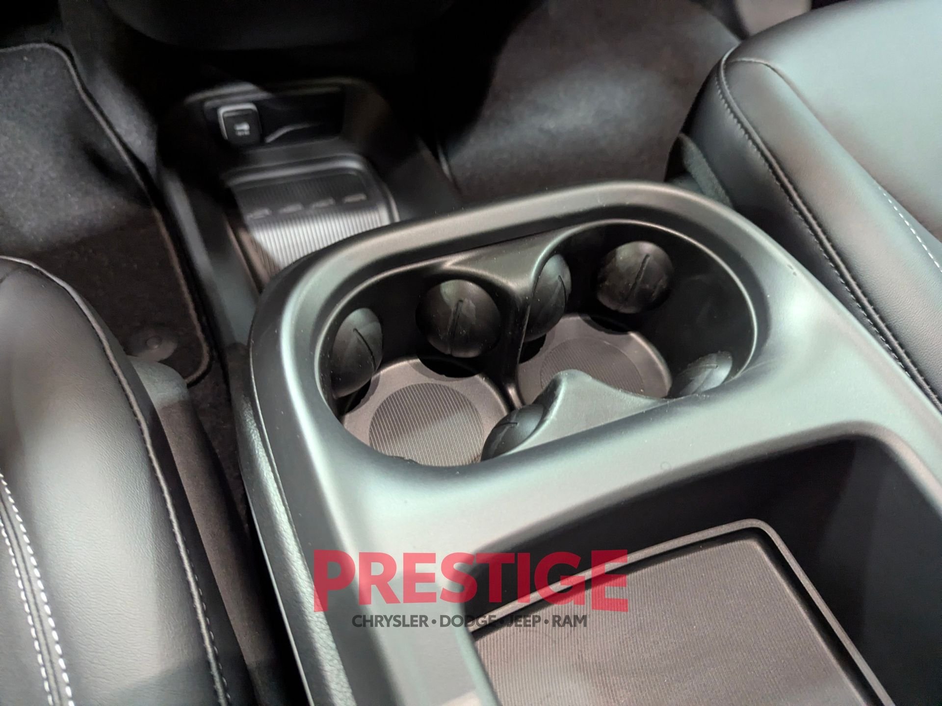New 2026 Diamond Black Crystal Pearl-Coat Exterior Paint Chrysler Select image 19