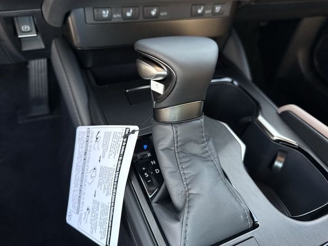 2025 Lexus ES 350 - Photo 20
