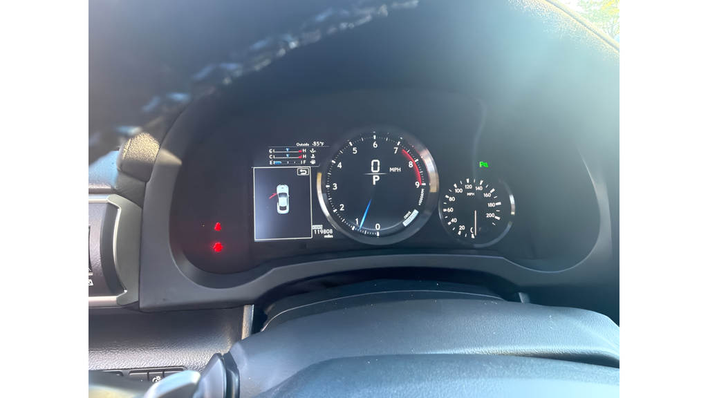 Used 2015 White Lexus F image 10