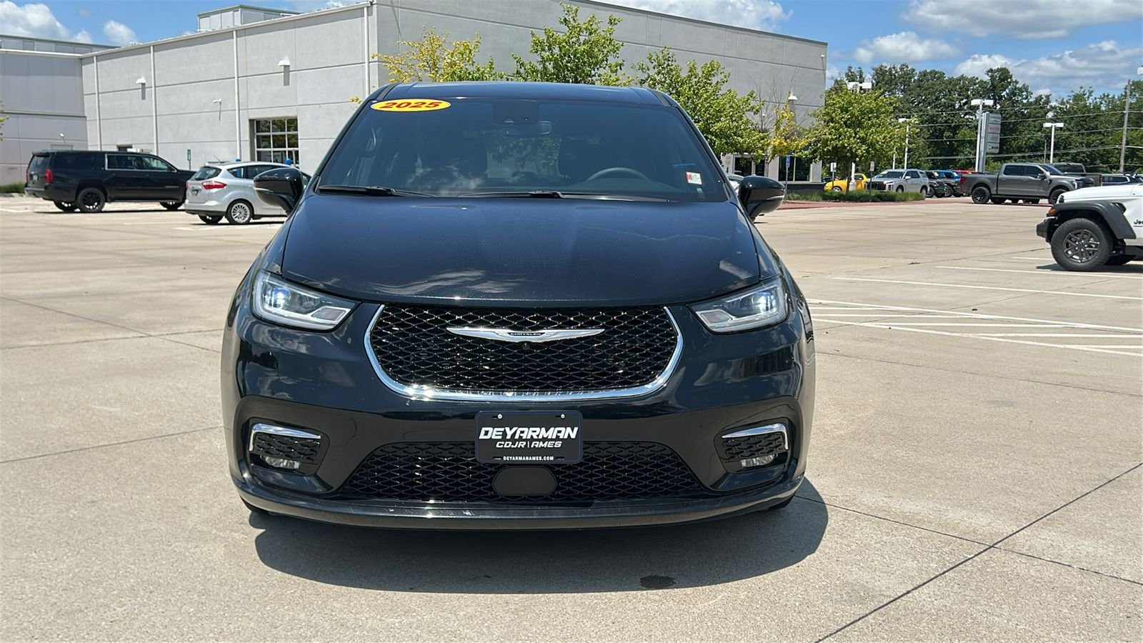 Used 2025 Black Chrysler Select image 9