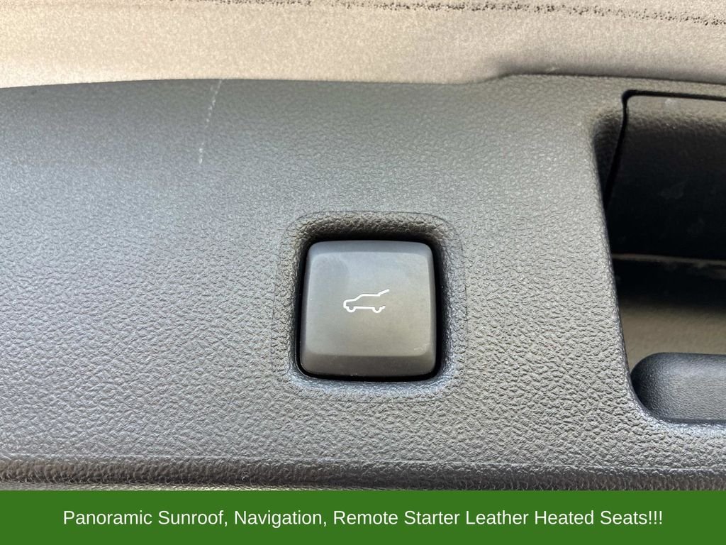 Used 2022 Silver Ford SEL image 14