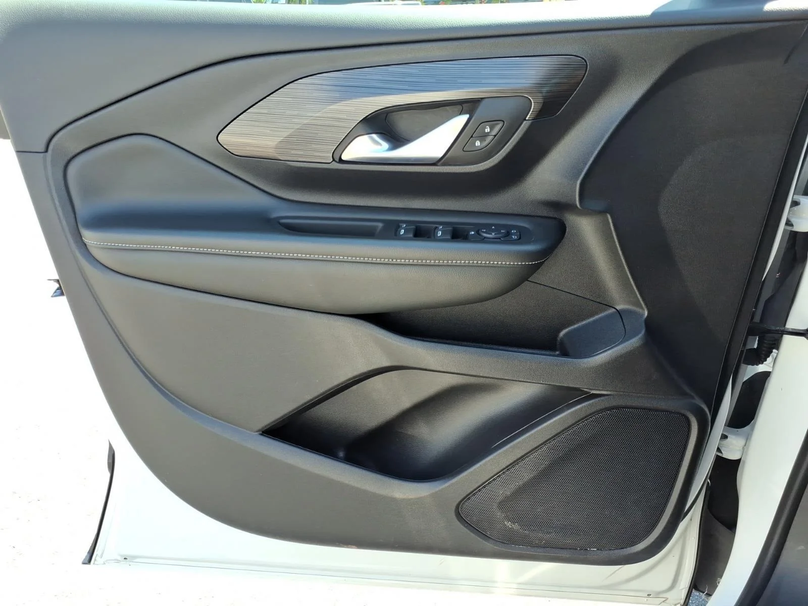 Used 2024 Summit White GMC SLE image 27