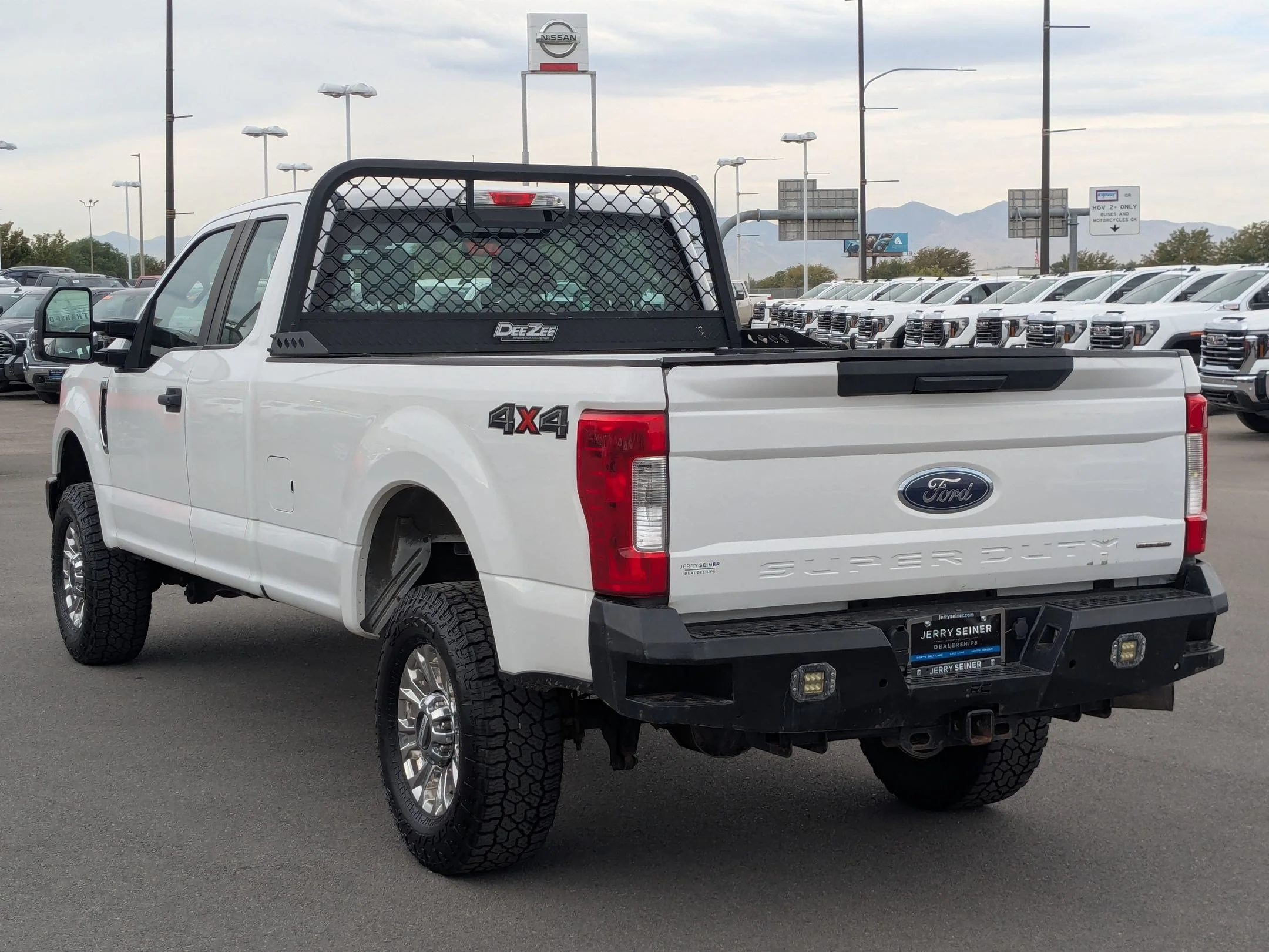 Used 2017 Oxford White Ford XL image 3